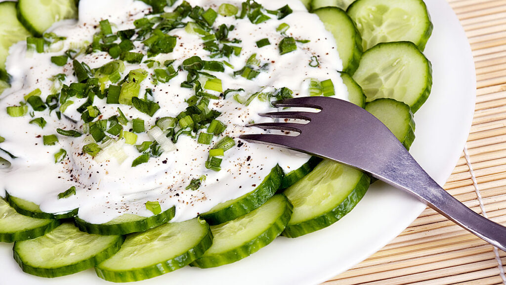 Przepis na mizerie czyli salatke ze swiezego ogorka polski sklep piast w new jersey poleca do dan z grilla kat