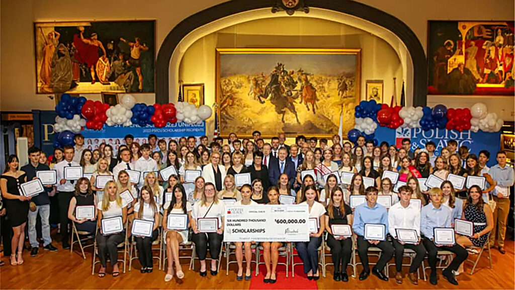 Rekordowa ilosc stypendiow zostala przyznana przez polsko slowianska federalna unie kredytowa kat