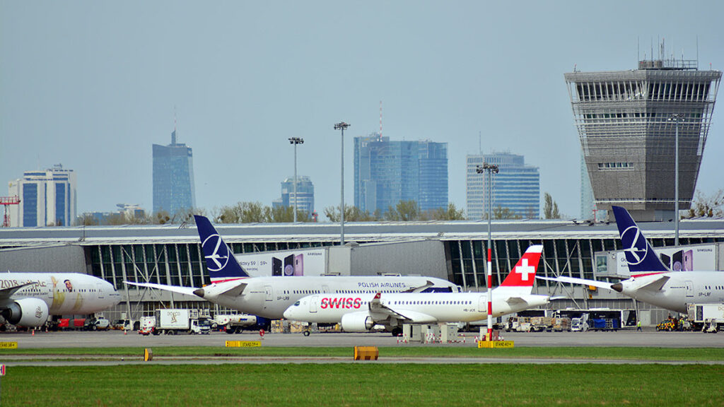 Rekordowa liczba pasazerow na lotnisku chopina ruch lotniczy powraca kat