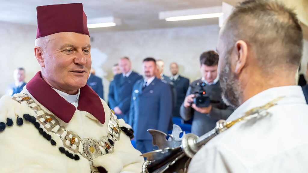 Rektor kul 80 proc absolwentow studiow w wiezieniu nie wraca do przestepczosci kat