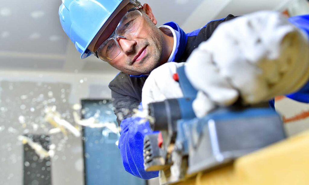 Remont w nowym jorku z p d p contracting inc polski kontraktor instaluje nowe okna drzwi bramy kat