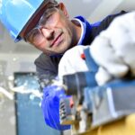 Remont w nowym jorku z p d p contracting inc polski kontraktor instaluje nowe okna drzwi bramy kat