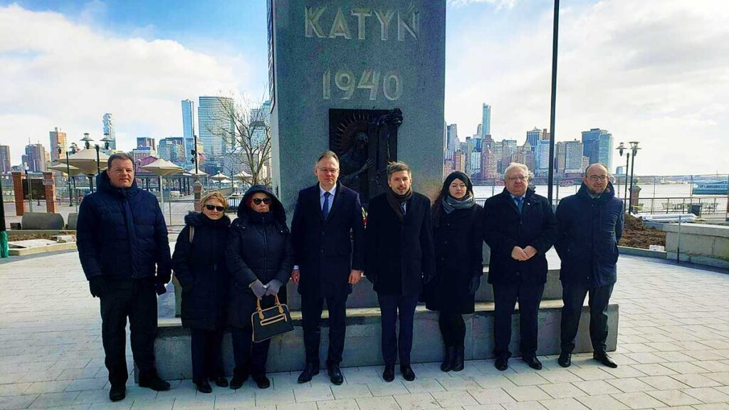 Renowacja placu wokol pomnika katyn 1940 w jersey city nj kat