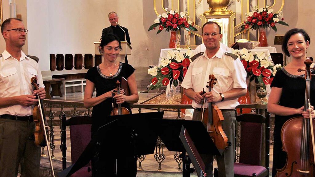 Reprezentacyjny zespol artystyczny wojska polskiego we wsoli kat