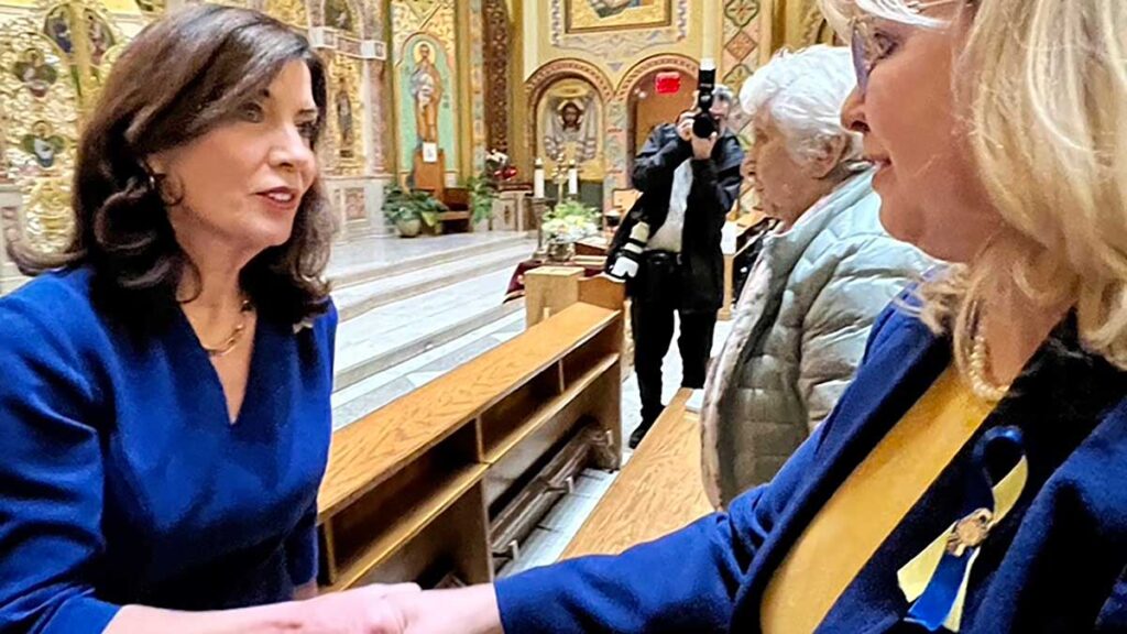 Reprezentanci polonii nowojorskiej reaguja na wojne w ukrainie kat