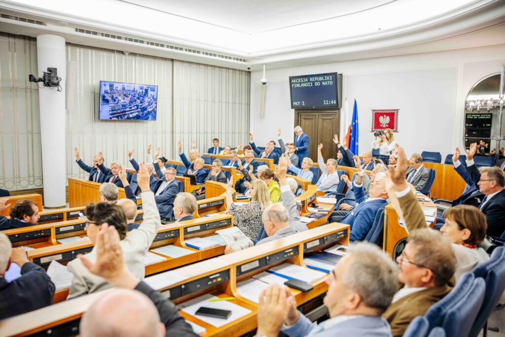 Senat rp zgadza sie na ratyfikacje akcesji finlandii i szwecji do nato kat