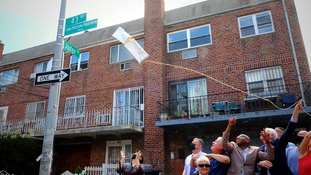 Skrzyzowanie ulic janta polczynska polish heroes way na queensie w nowym jorku kat