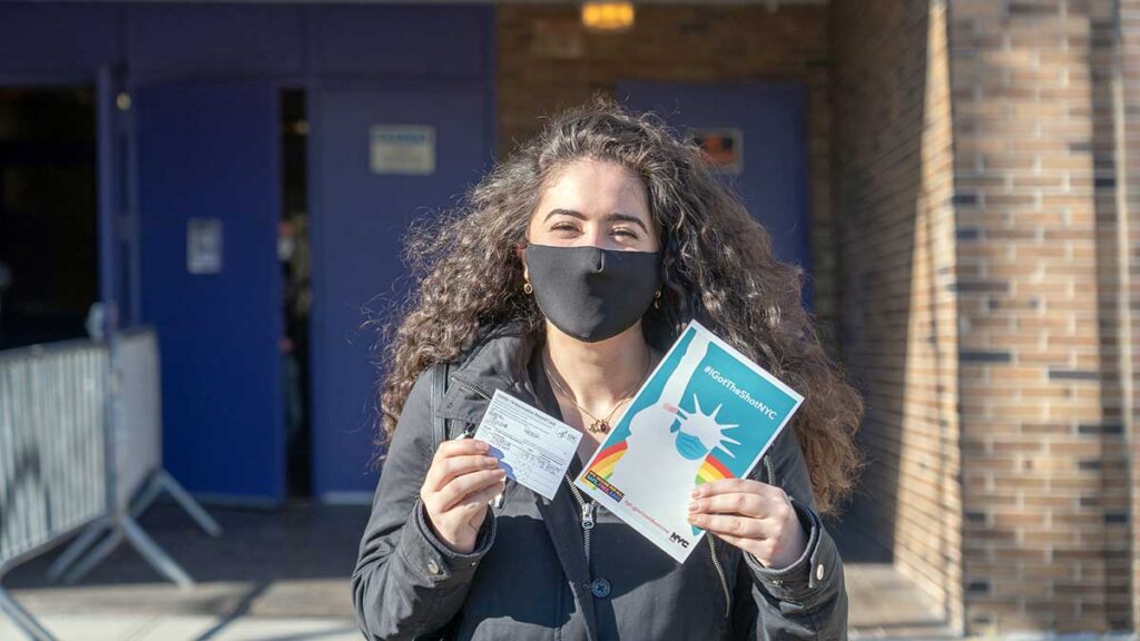 Spada liczba zakazen koronawirusem w stanie nowy jork kat