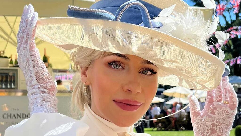 Splendid guests incredible hats and the best horses kat