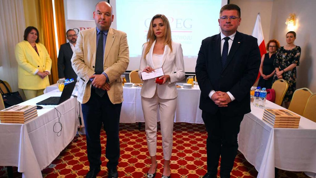 Spotkanie podsumowujace prace nauczycieli wsrod polonii i polakow za granica w minionym roku szkolnym kat