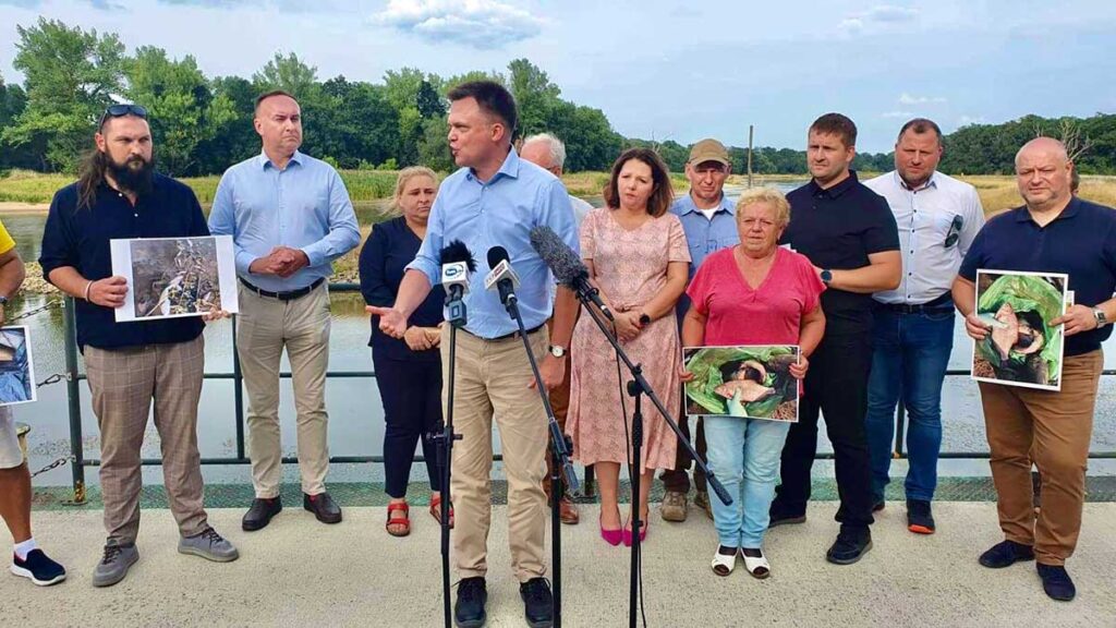 Spoznione i opieszale dzialania rzadu w ratowaniu odry kat