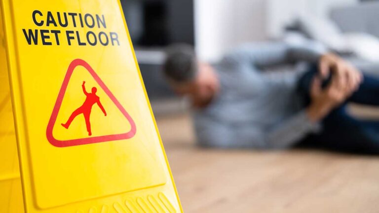 Sprawa o wypadek na terenie nieruchomosci w nowym jorku adam stein kat