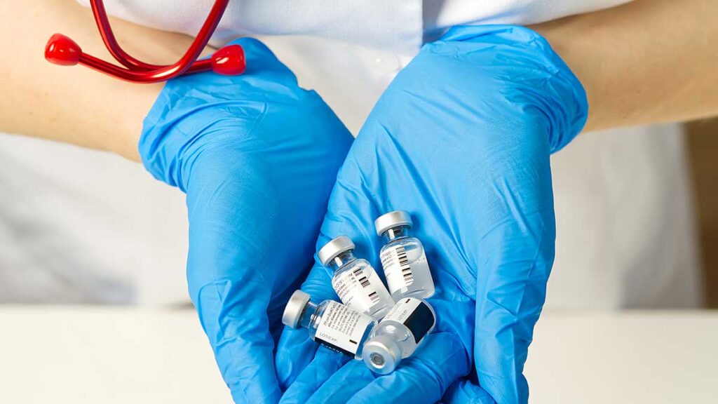 Stany zjednoczone przekazuja 500 milionow szczepionek firmy pfizer dla najbiedniejszych krajow kat