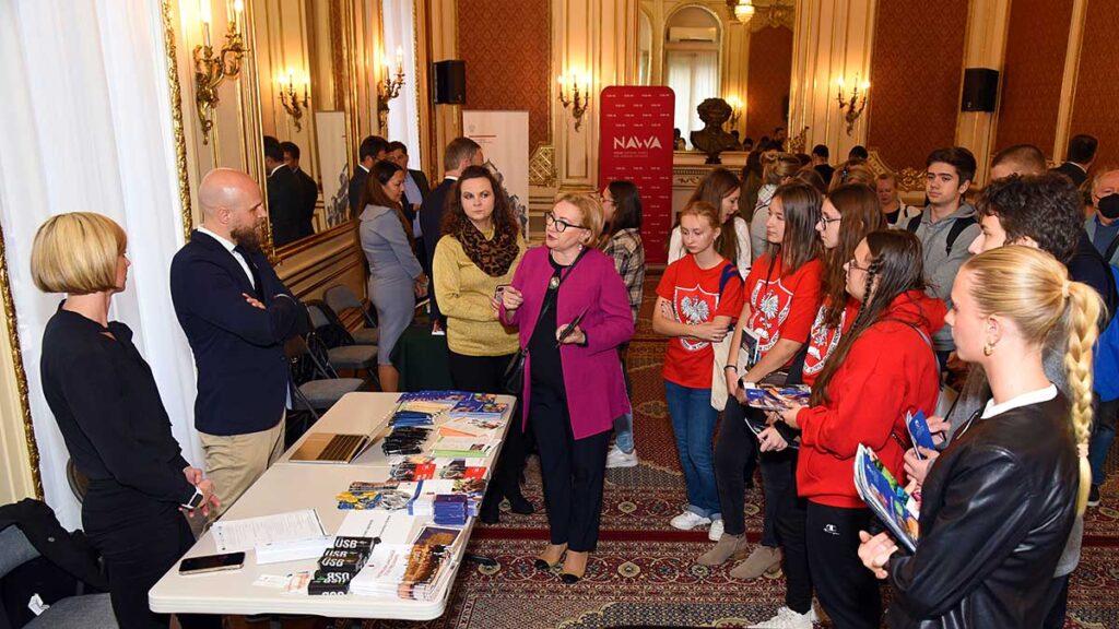 Sukces spotkania polskich uczelni z polonijna mlodzieza w nowym jorku kat