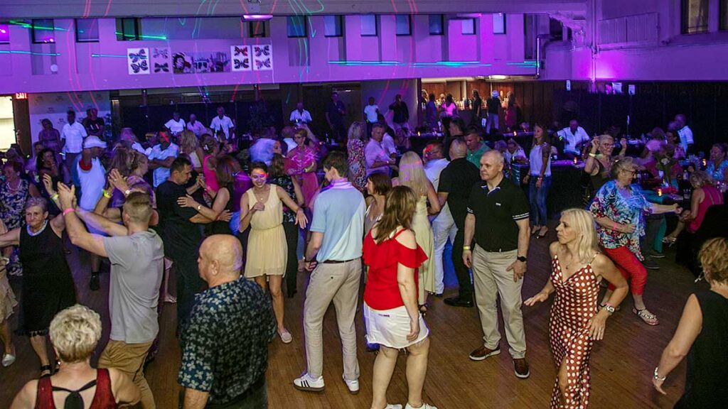 Szalenstwo sobotniej nocy na greenpoincie w centrum polsko slowianskim kat