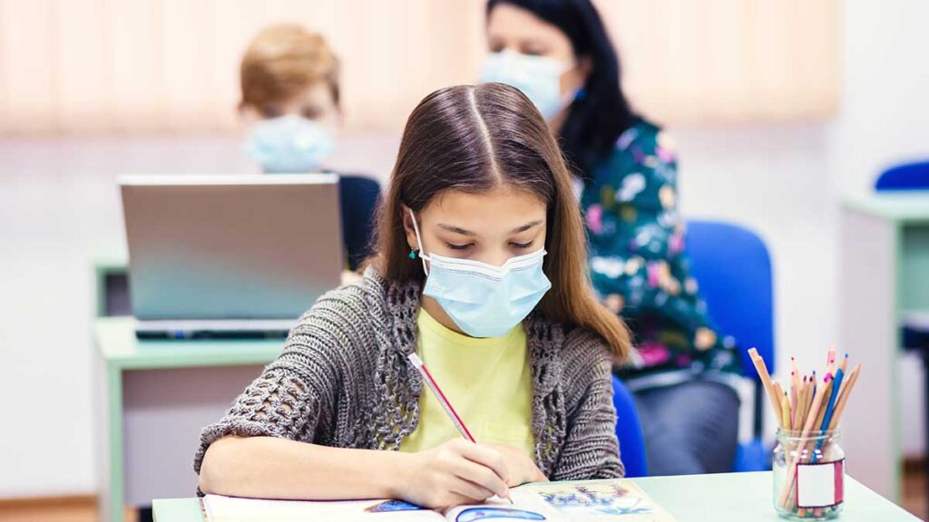 Szkoly publiczne w nowym jorku otwarte dla wszystkich uczniow we wrzesniu kat