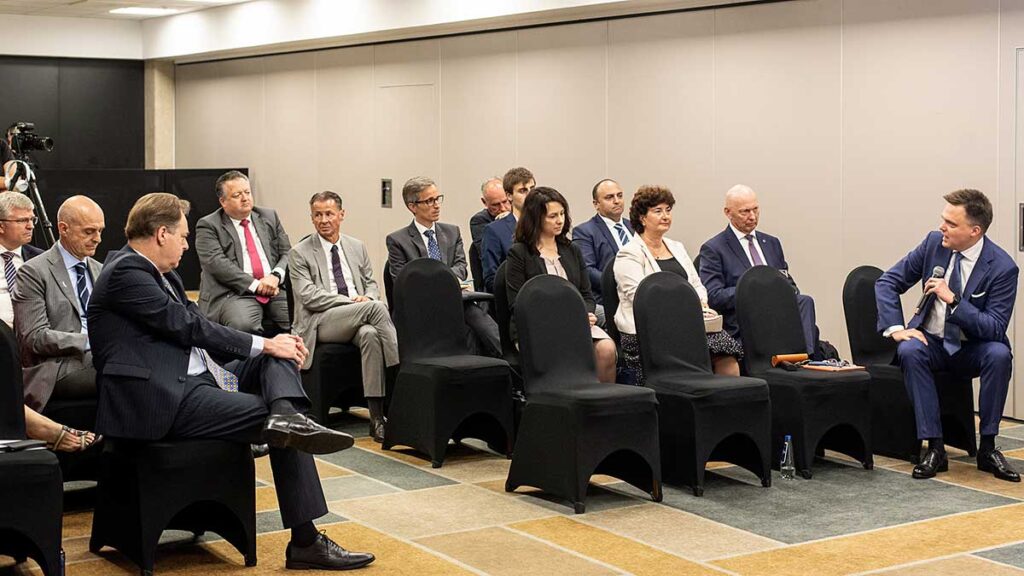 Szymon holownia spotkal sie z ambasadorami panstw nato w polsce kat