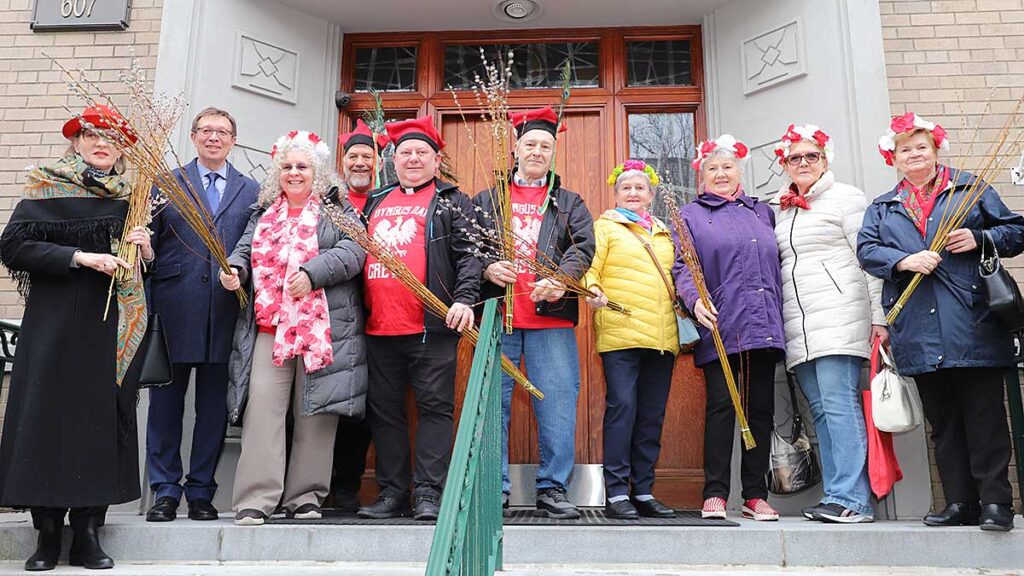 To jest smigus dyngus czyli trzecia parada dyngusa w nowym jorku na greenpoincie kat
