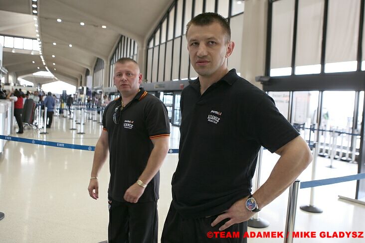 Tomasz adamek wylatuje do polski kat 48