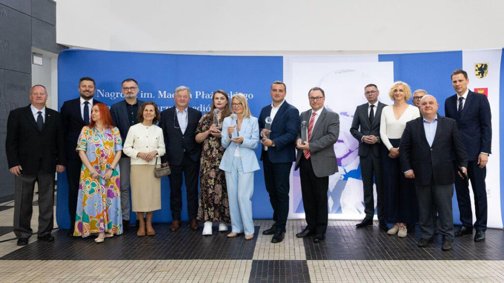 Trwa przyjmowanie zgloszen do nagrody im macieja plazynskiego dla dziennikarzy i mediow sluzacych polonii 2025 kat