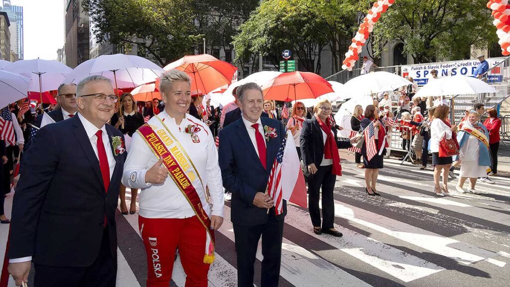 Trzykrotna mistrzyni olimpijska anita wlodarczyk na 84 paradzie pulaskiego z psfcu kat