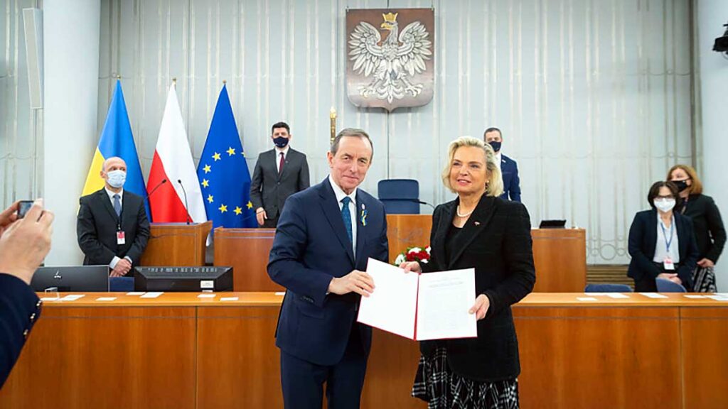 Uchwala w sprawie upamietnienia 80 rocznicy wyjscia armii polskiej z nieludzkiej ziemi i utworzenia armii polskiej na wschodzie kat