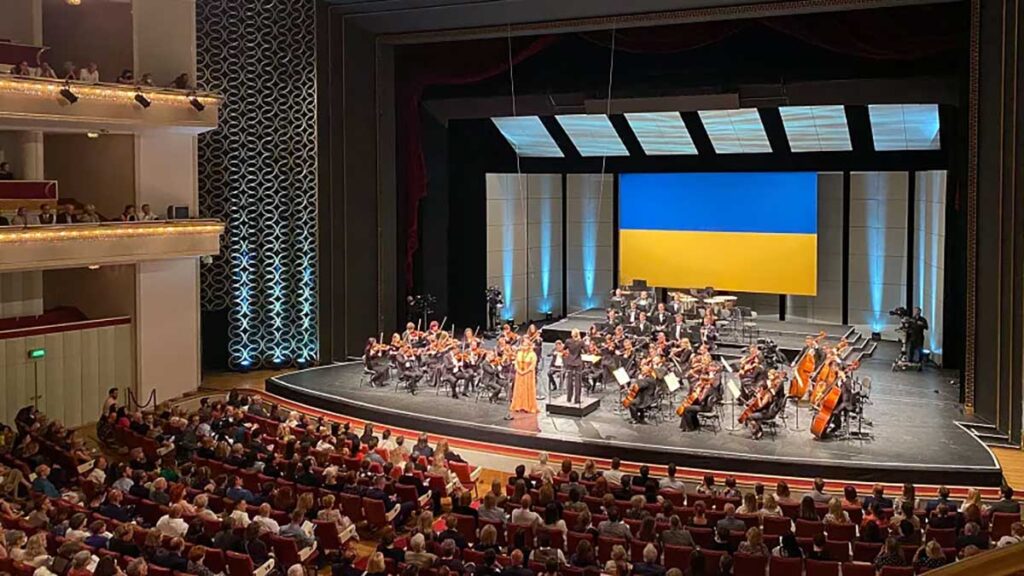 Ukrainian freedom orchestra wystapila w warszawskim teatrze wielkim operze narodowej kat