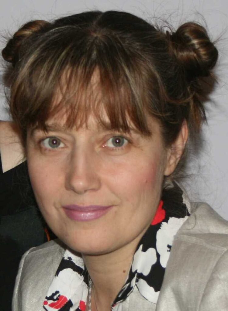 Valerie sokolova ze swoimi ilustracjami na greenpoincie kat 55