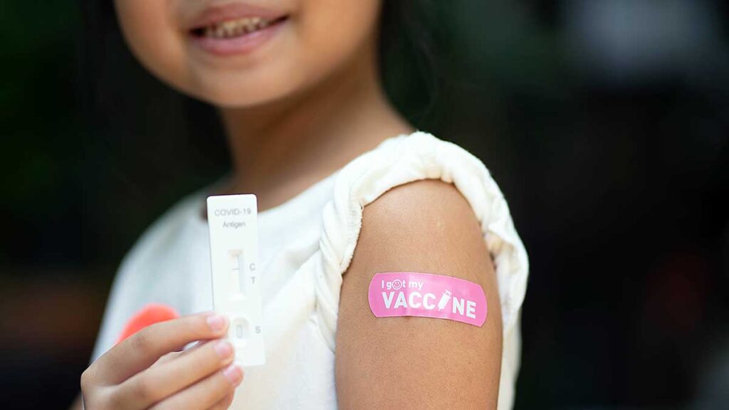 W czwartek cdc zatwierdzila dawke przypominajaca dla dzieci w przedziale wiekowym od 5 do 11 lat kat