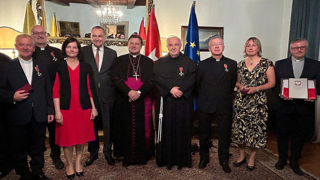 Wreczono odznaczenia panstwowe ambasadorom polskosci kat