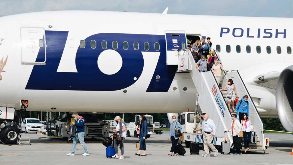 Wrocilo bezposrednie polaczenie pll lot na trasie nowy jork i krakow kat