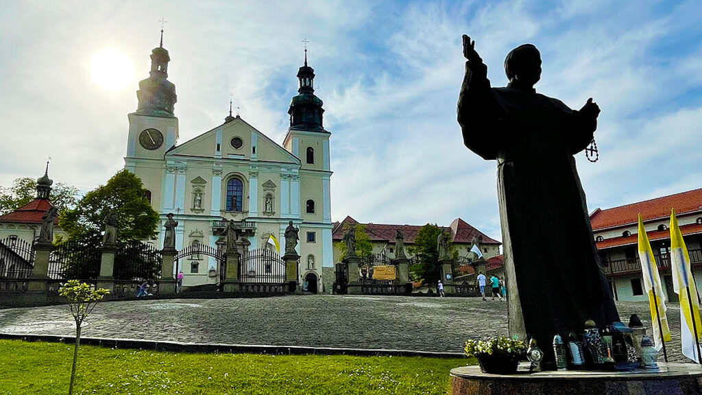 Wszystko zaczelo sie przy chrzcielnicy kat