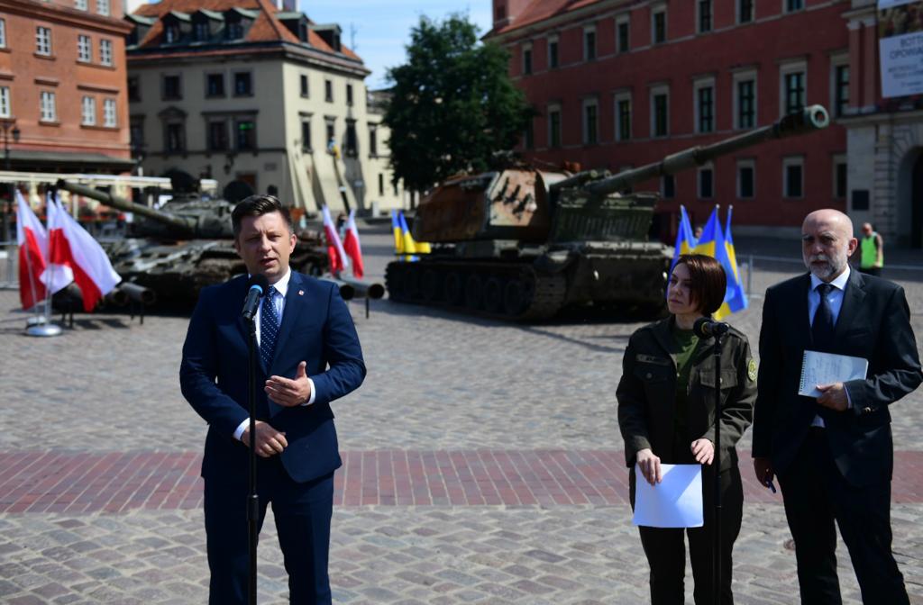 Wystawa zniszczonego przez ukraine rosyjskiego sprzetu wojskowego kat