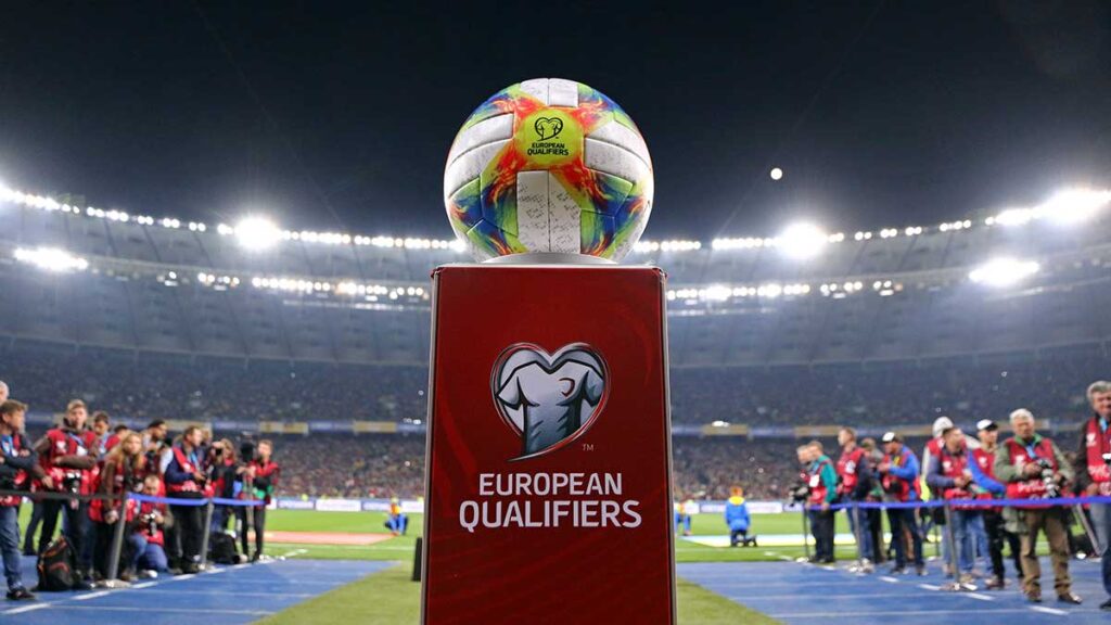 Wyzszosc demokracji bezposredniej na boisku kat