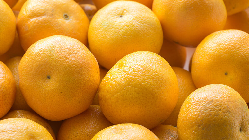 Zjedli 30 kg pomaranczy nie chcieli placic za nadbagaz kat