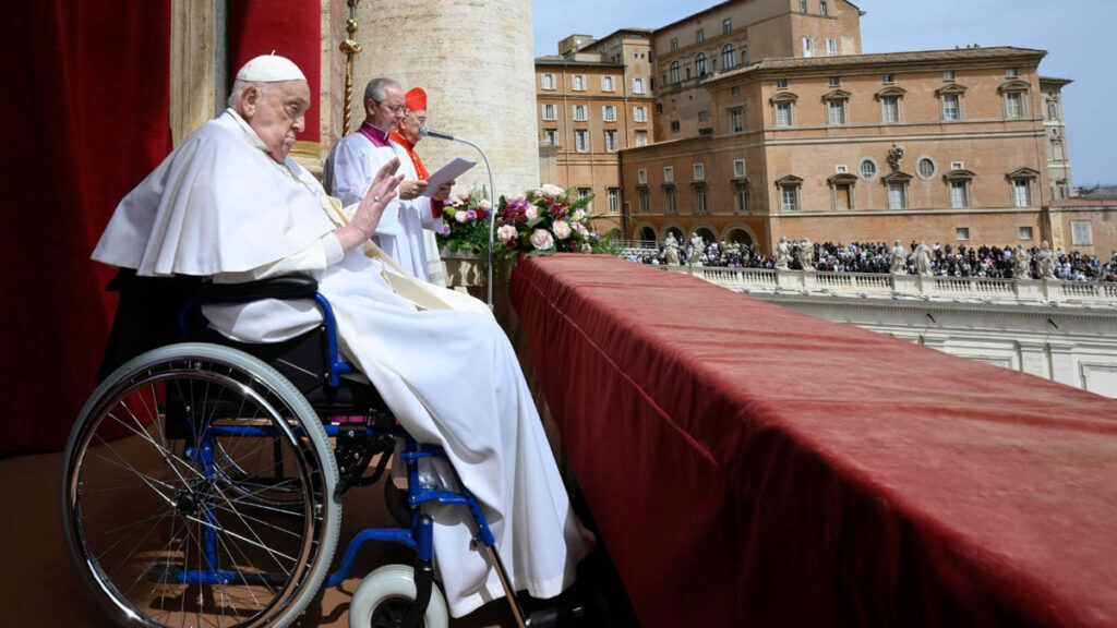 Zlozono trumne z cialem papieza franciszka do grobu kat
