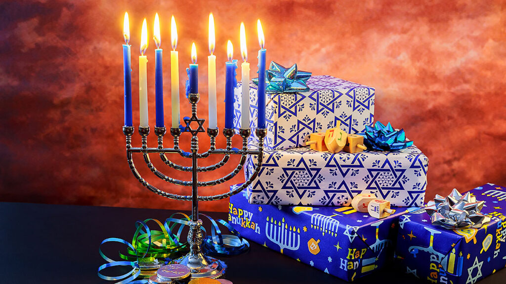 Zydowska chanuka aby rozpalic ponownie swiatlo swietosci kat