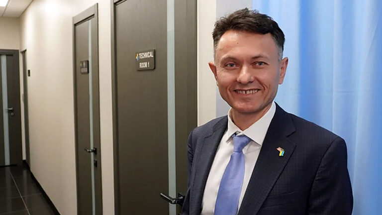 Chirurg m fulmes md phd w nowym jorku wykrywa i leczy choroby jelita grubego i odbytu kat