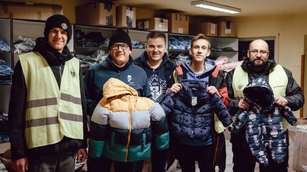 Kurtki dla dzieci rycerze kolumba niosa pomoc i nadzieje na ukrainie kat