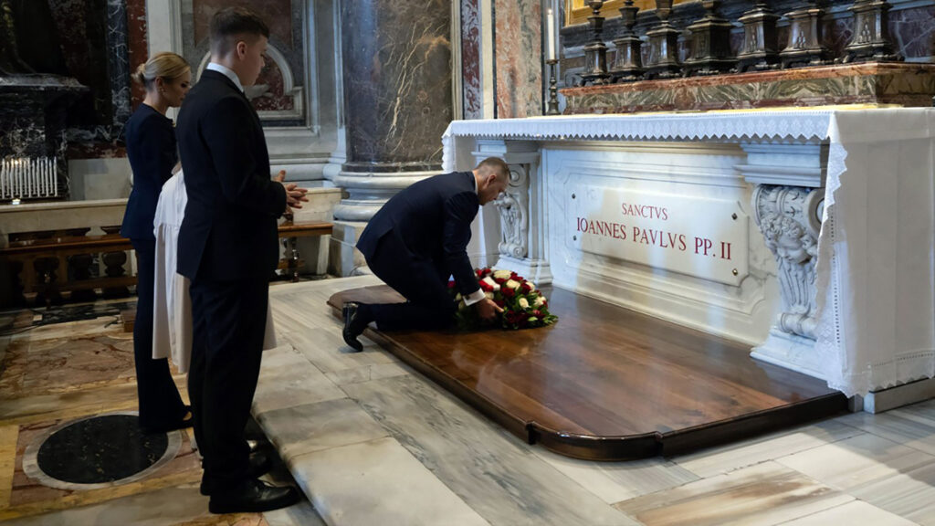 O godz 11 prezydent nawrocki zostanie przyjety przez papieza kat