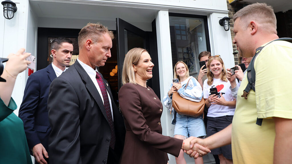 Pierwsza dama marta nawrocki spotkala sie z polonia na greenpoincie kat