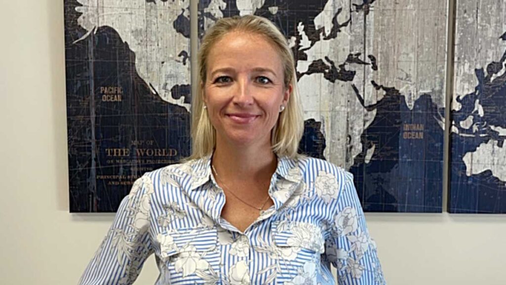 Polska agencja na long island hamptons consulting group sprzedaje bilety lotnicze polska tv wysyla paczki i pieniadze kat