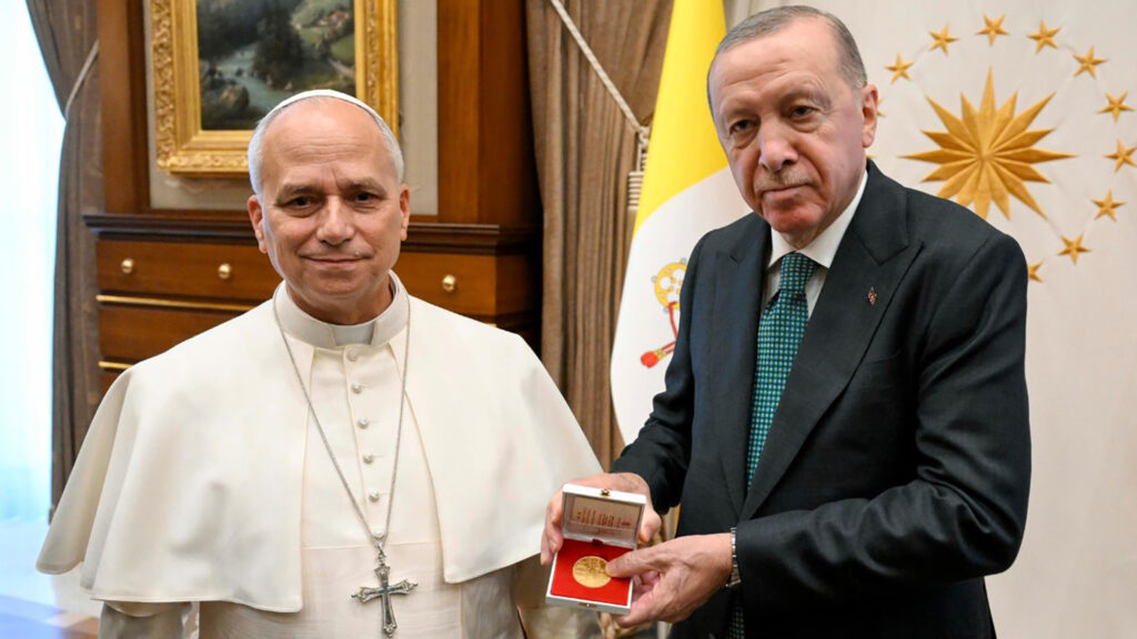 Pope turkey pres head
