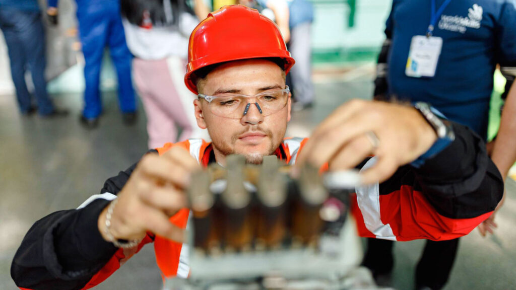 Szerokie inwestycje w kapital ludzki w branzy przemyslowej edukacja strategicznym atutem grupy metinvest kat