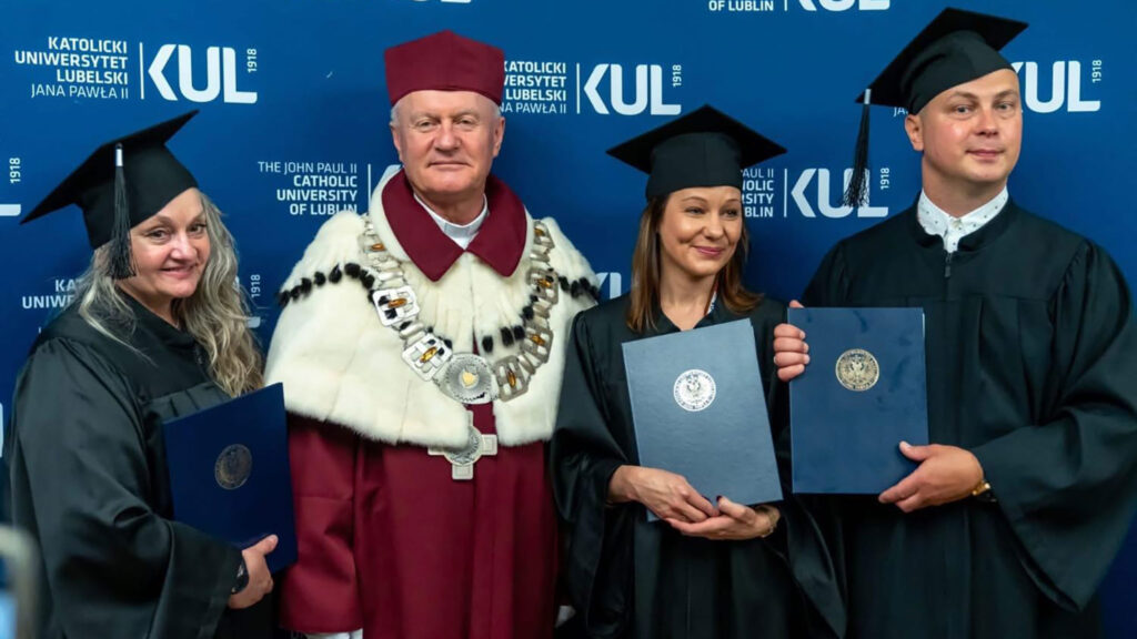 Ucza i integruja tysiace polakow mieszkajacych za granica kat