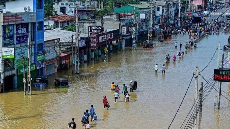 Indonesia flooding head