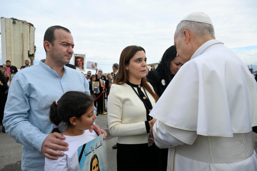 Pope beirut victims