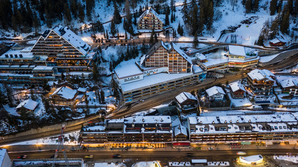 Aerial view of Crans Montana village center with many like chalet style hotel and residence in Valais, Switzerland. Foto AsiaTravel