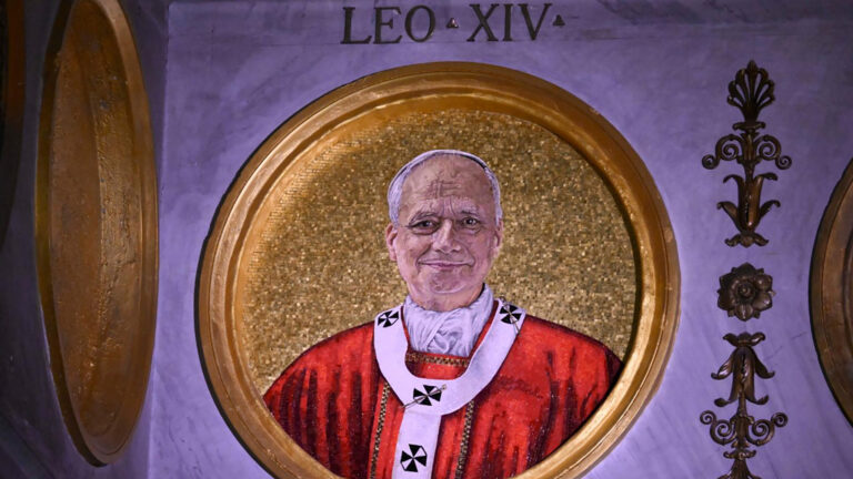 Leo mural head