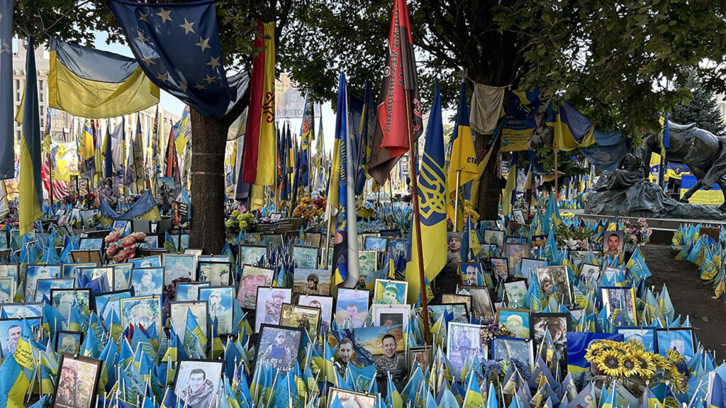 Ukr war memorial head